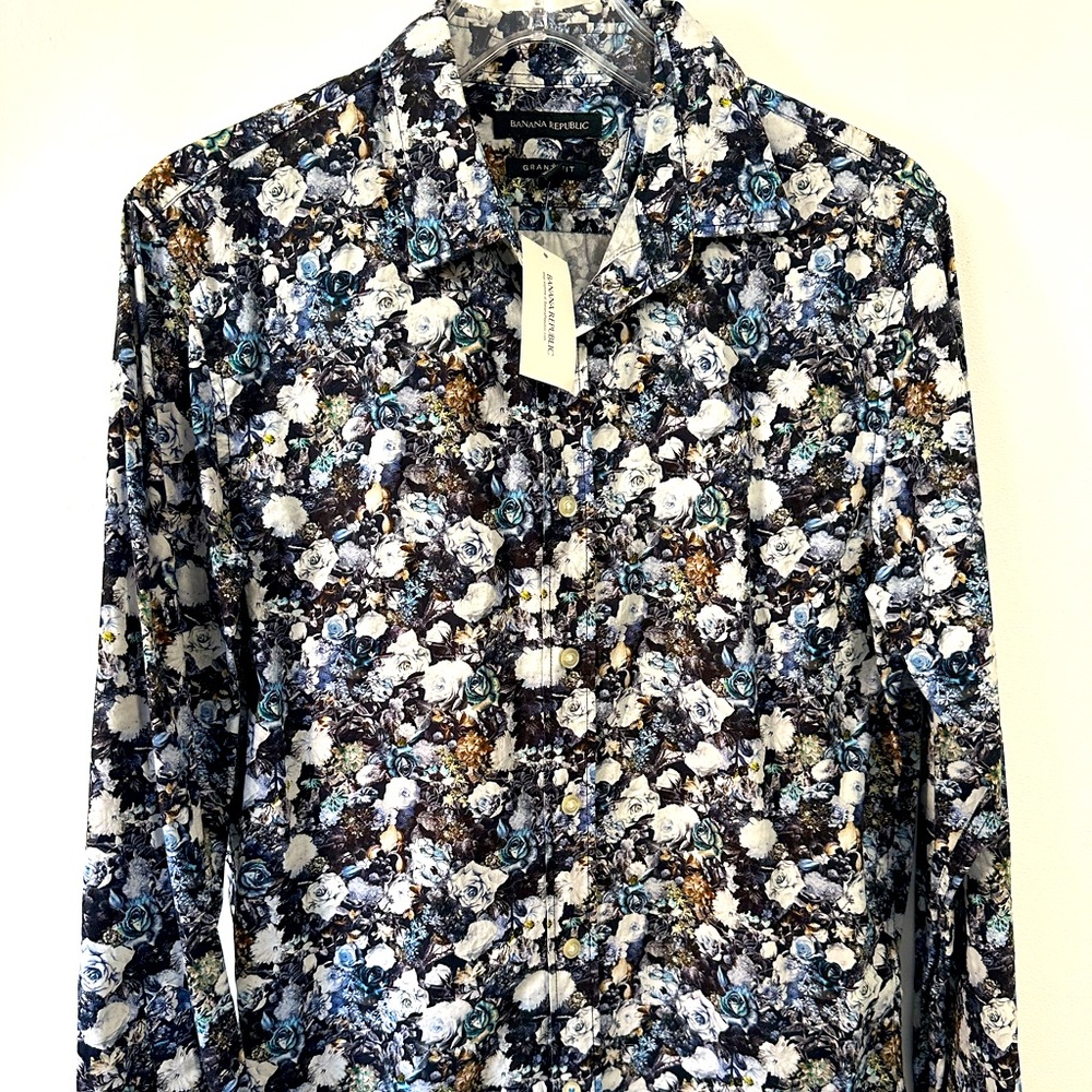 Banana Republic Button Down Shirt Floral Summer Pattern NWT Size Small